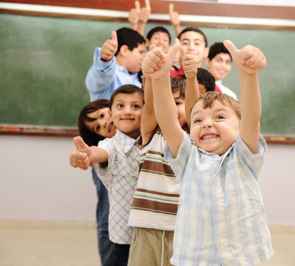 孩子在学校的教室图片 孩子在学校的教室图片