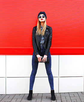 在岩石黑色风格的手袋时尚金发女郎离合器斯坦