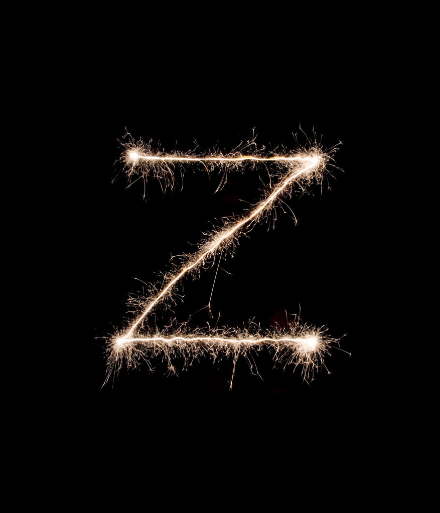 在黑色背景上的字母 Z图片