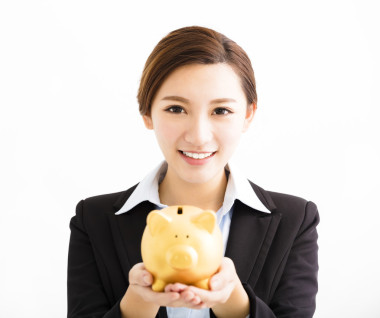 微笑女人顯示小豬銀行業(yè)務(wù)