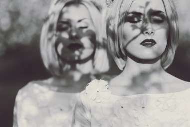 在櫻花的兩個孿生姐妹