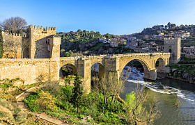 Puente de San 马丁在托莱多，西班牙 Tajo 河大桥
