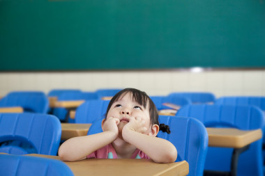亚洲小女孩思维的类房