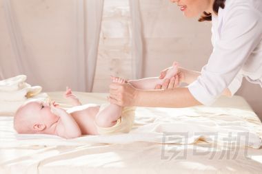 醫(yī)生讓寶寶按摩圖片