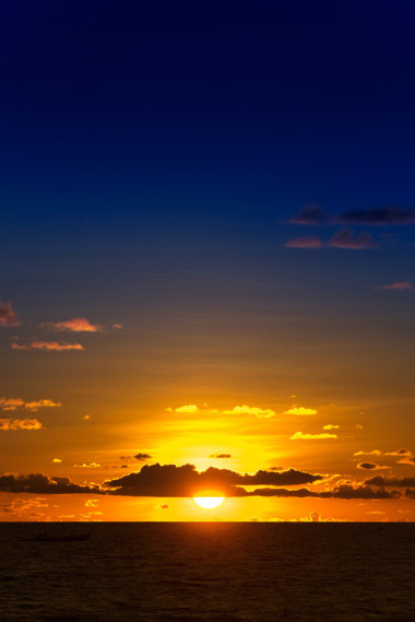 美丽的橙色夕阳 