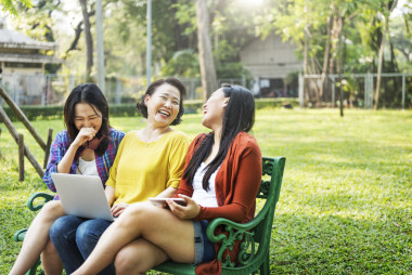  母親和可愛的女兒