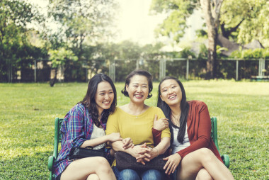  母親和可愛的女兒圖片