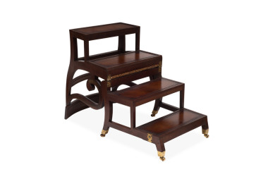 老式的四步木凳圖片