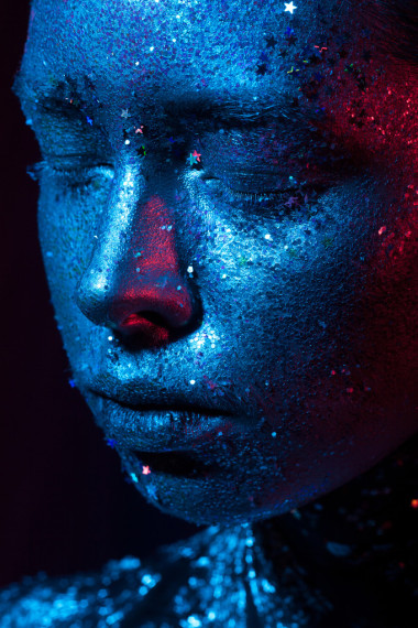 藍(lán)色和紅色光美女寫真!