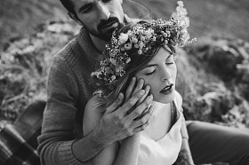 充满激情的年轻夫妇