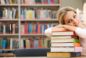 累了的学生照片