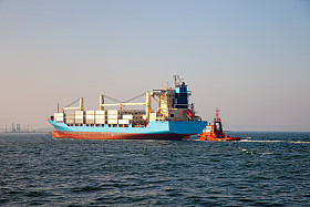 海上集装箱船图片