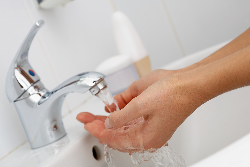 在水中的手 在水中的手