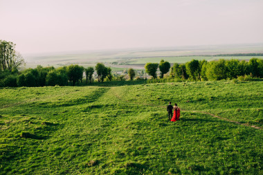 恋爱中的年轻夫妇图片