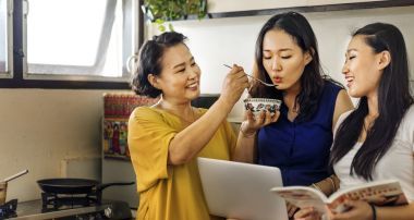 女儿和母亲概念图片