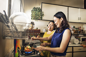 女儿和母亲概念图片