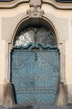 藍色彩繪巴洛克式鋼質(zhì)門圖片
