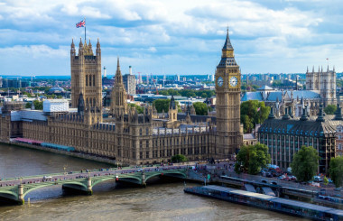 倫敦城市景觀，議會(huì)大廈，大本鐘和倫敦威斯敏斯特教堂。英格蘭