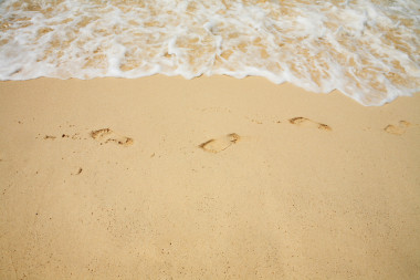 在海灘上波圖片