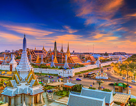 在曼谷的翡翠佛的殿堂图片