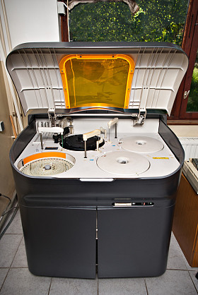 robotical 机在医学实验室