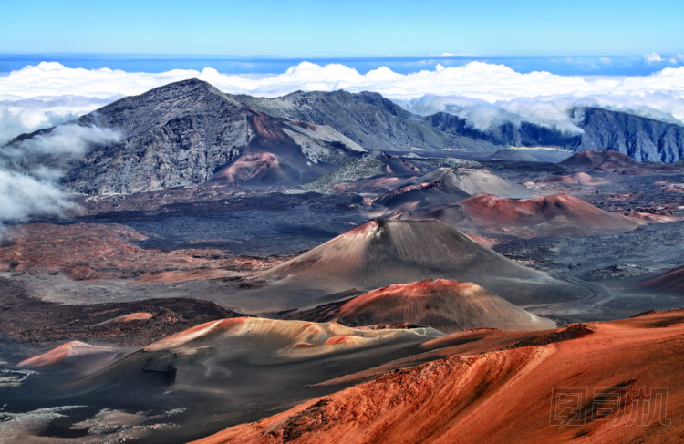 火山口的哈雷阿卡拉火山 (毛伊島，夏威夷)-hdr 圖像