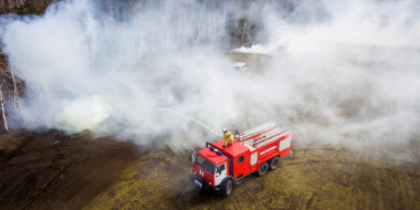 與森林大火搏斗圖片