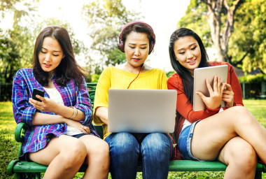  母親和可愛的女兒