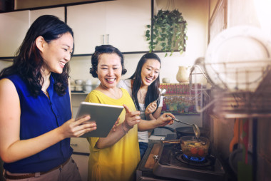  母親和可愛的女兒