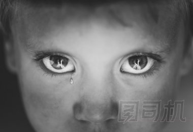 眼睛特寫小男孩