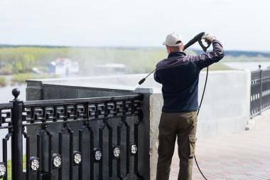 工人清洗街 图片