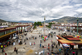 拉萨八廓街广场照片