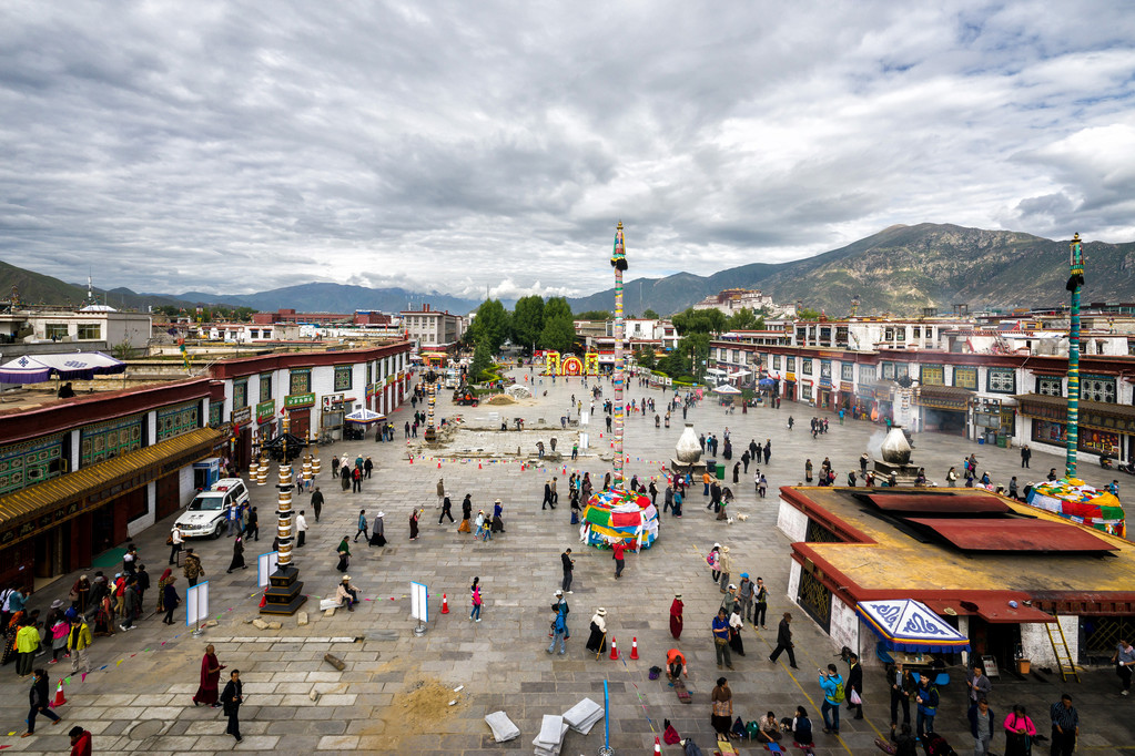 拉萨八廓街广场照片