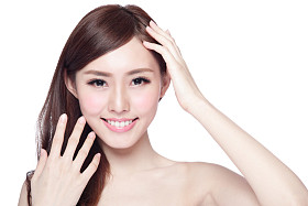 美丽女人带迷人的微笑图片