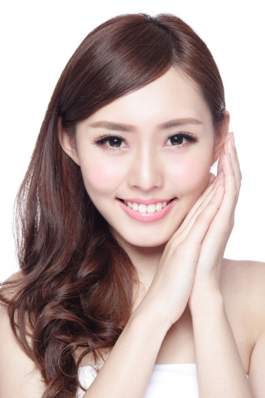 美麗女人帶迷人的微笑圖片