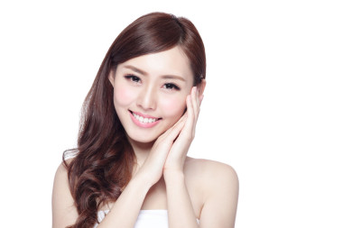 美麗女人帶迷人的微笑