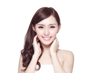 美麗女人帶迷人的微笑圖片