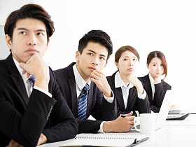 业务组听力对演示文稿在会议图片