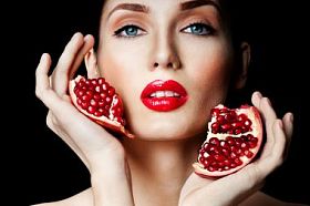 美丽的女人，与专业化妆的肖像