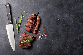 Striploin 烤的牛排