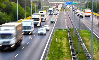 在波蘭的四車道控制訪問公路圖片
