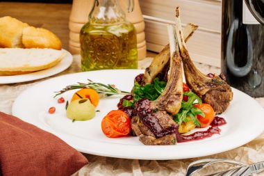 美食主要主菜课程烤羊扒图片 美食主要主菜课程烤羊扒图片