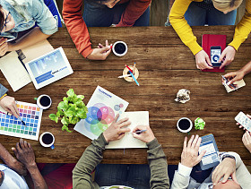 头脑风暴的当代概念设计师图片