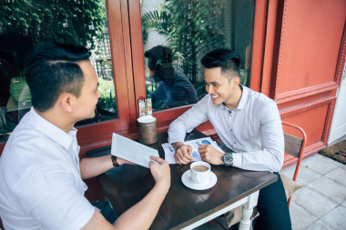 在一家咖啡馆的商务会议 