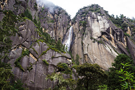 西藏的 Tianfo 瀑布