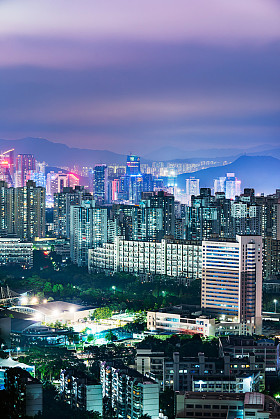 在夜晚的深圳市，中国的城市景