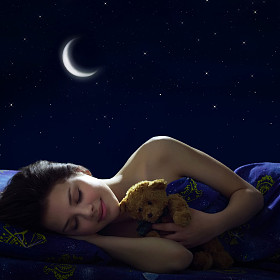 睡觉的女孩照片