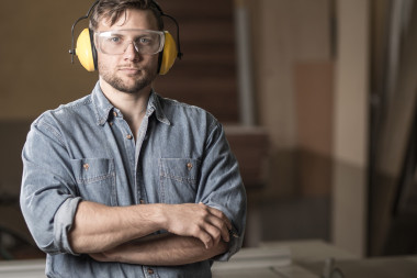 木匠在他的工作室照片