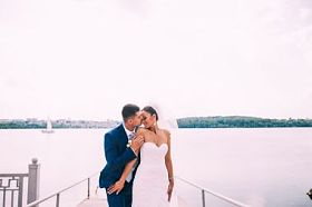 幸福的新娘和新郎的肖像