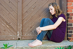 郁闷的少年图片